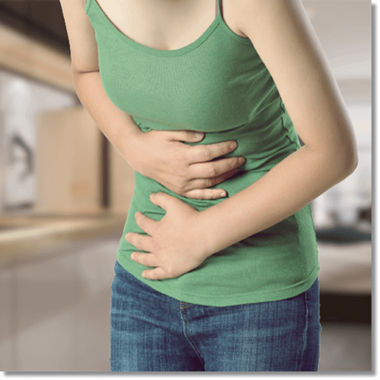 심한 설사로 배아픈 여성