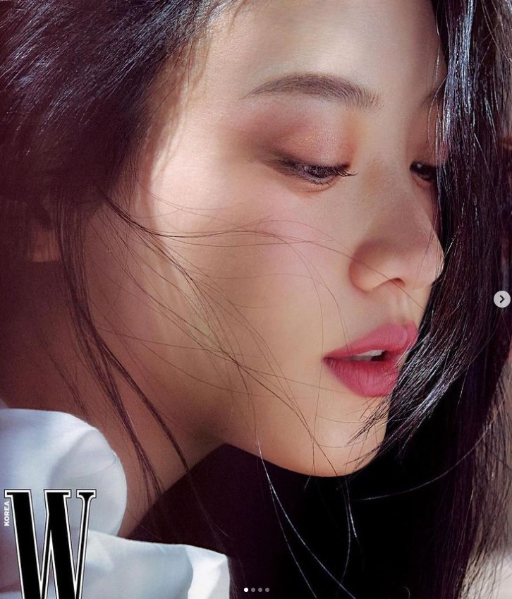 Claudia_Kim02