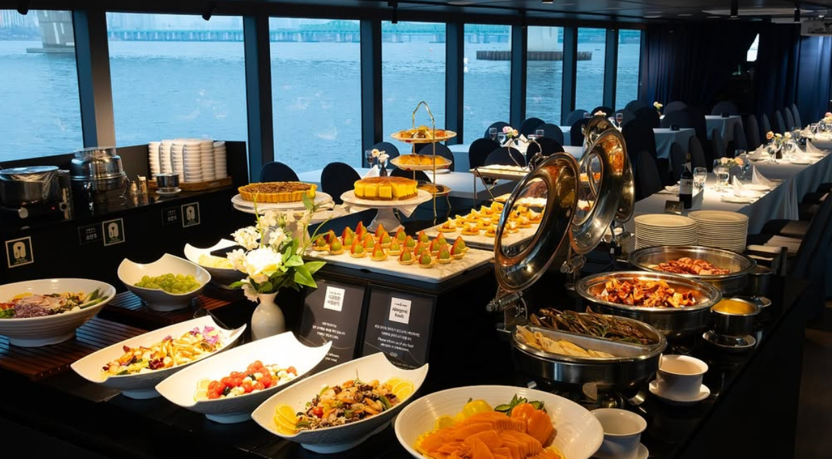 이크루즈 디너 뷔페 모습