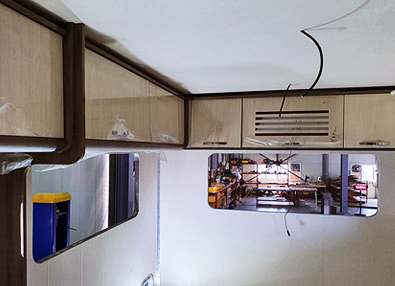 생방송오늘저녁 수술만 11번? 아픈 아내의 발이 되어준 좌식 거실 주문형 캠핑카 업체