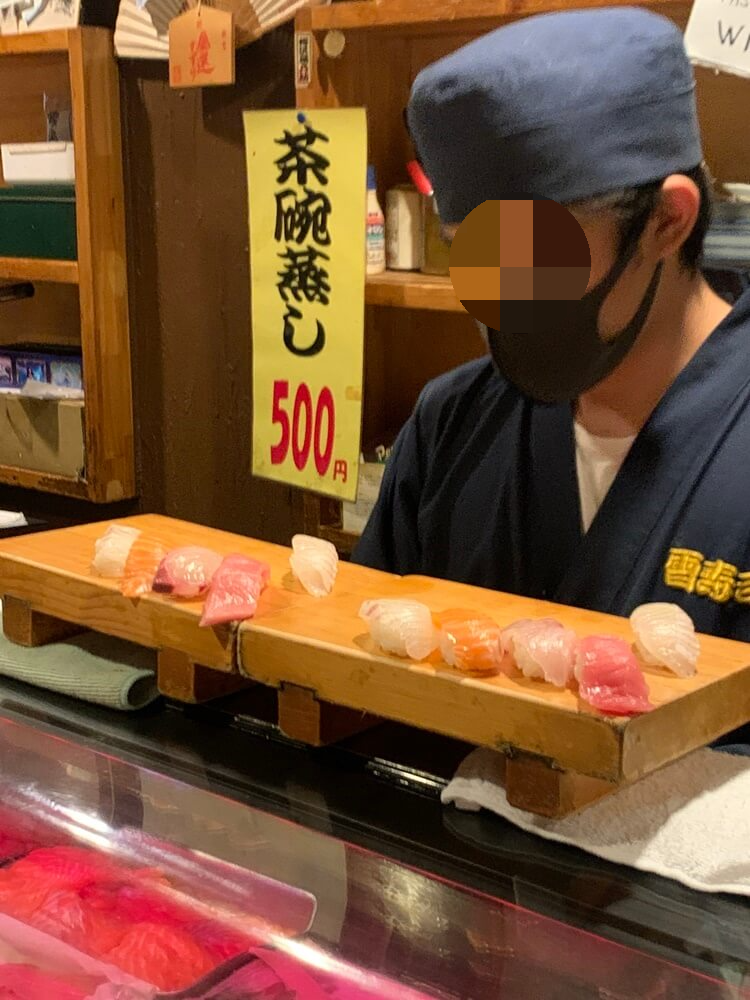 점점 쌓여가는 초밥