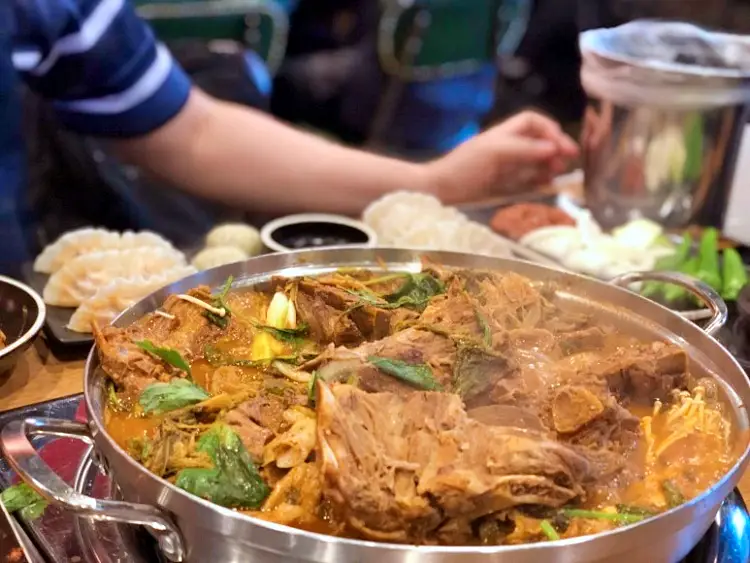 사장님귀는 당나귀귀 여에스더 직원 복지 식당 청담동 학동사거리 강남구청역 순살 감자탕 뼈감자탕전골 맛집 위치 어디 소개
