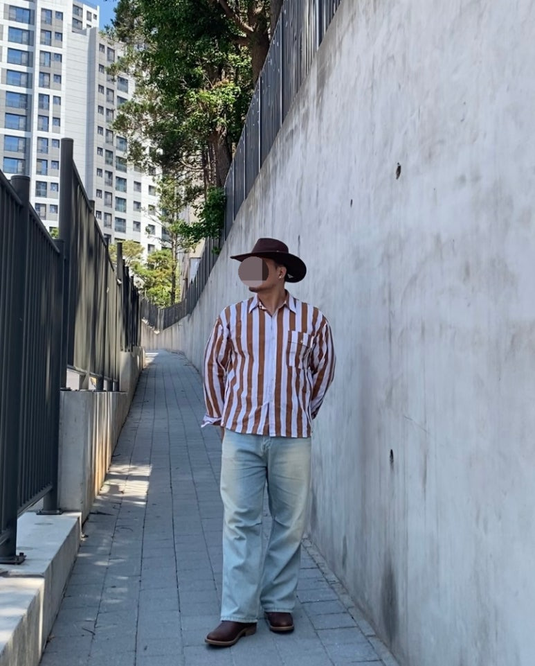 데일리룩('26. 6. 6.)유니버셜 케미스트리 페도라 카우보이모자 웨스턴모자, 빈티지 스트라이프 셔츠, 에러스익셉티드 연청 데님팬츠, 레드윙 페코스 1155 11인치 엔지니어부츠