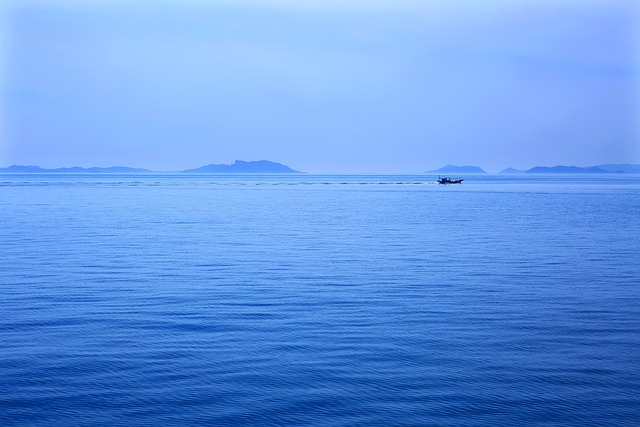 흑산도 앞에서 바라본 바다 사진