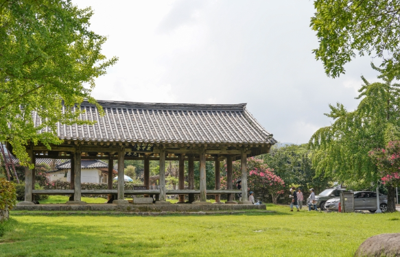 한밤마을 돌담길