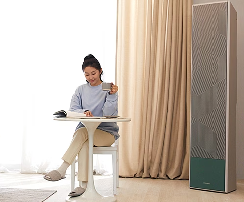 삼성에어컨 청소서비스 예약방법 비용 알아보기와 관련된 에어컨 청소 후 쾌적하게 이용중인 사람 사진