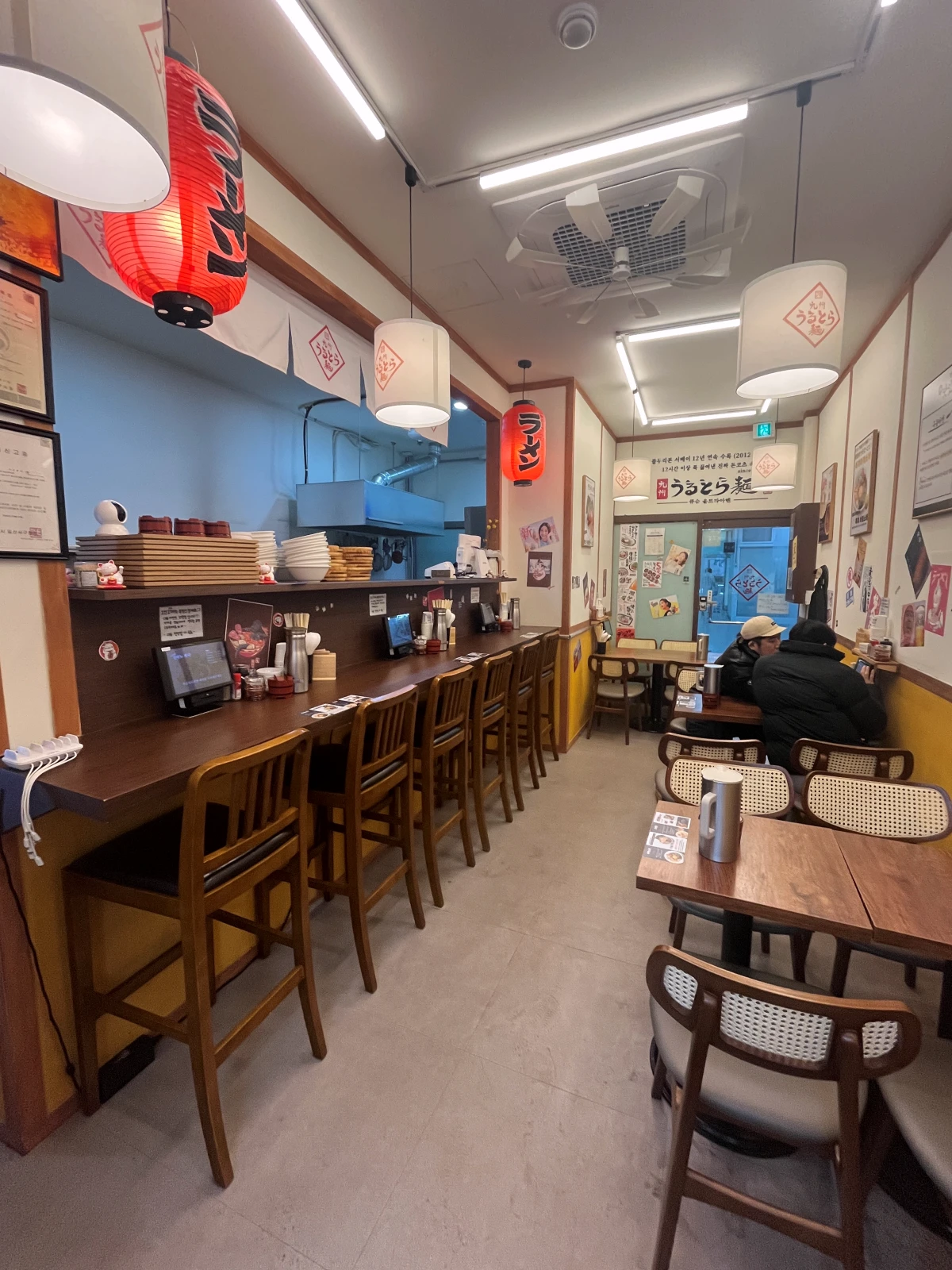 큐슈울트라아멘-일산후곡점-내부 테이블