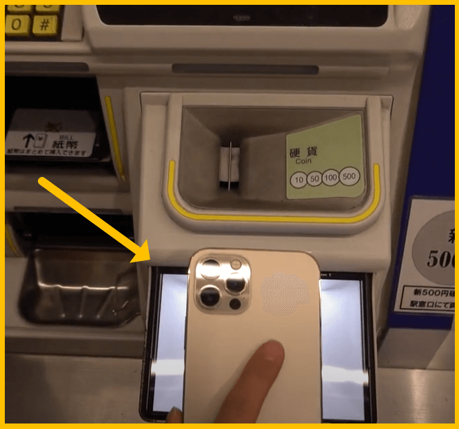 스카이라이너 티켓 교환 -qr 코드 인식 장면