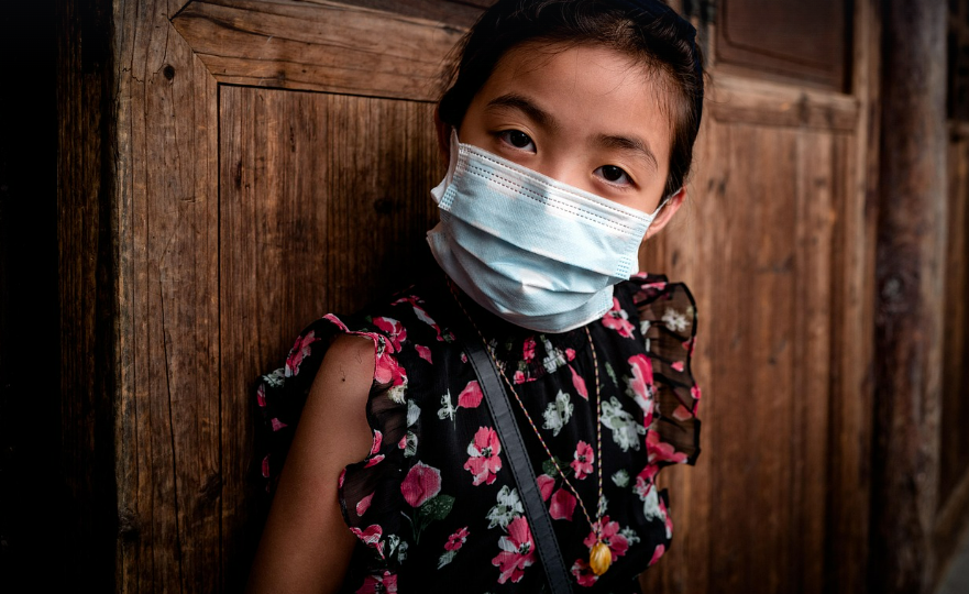 돌 전 아기 마스크 착용