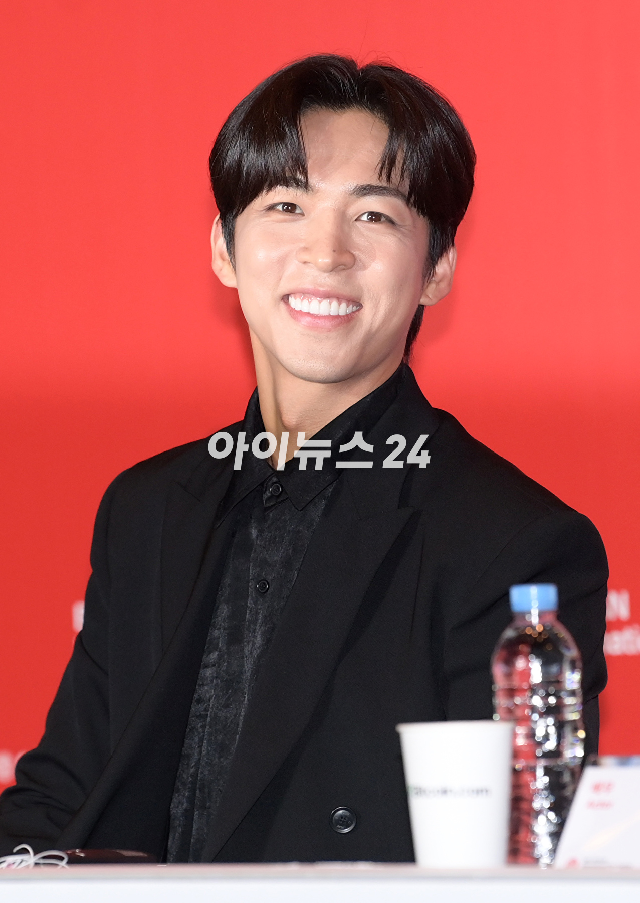 배우 주종혁이 4일 오후 부산 영화의전당에서 진행된 제28회 부산국제영화제(BIFF) 개막작 '한국이 싫어서'(감독 장건재) 기자회견에 참석하고 있다. [사진=정소희 기자]