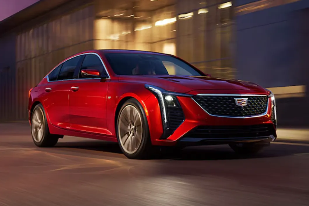 캐딜락 CT5 전측면 사진