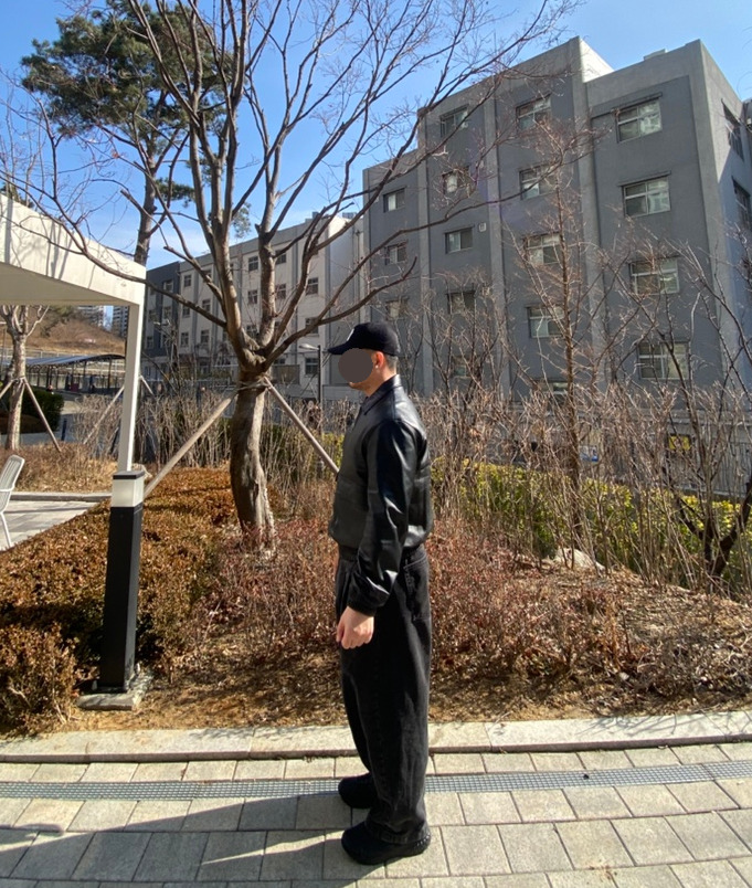 데일리룩('26.2.15.)엠엘비 뉴에라 MLB NY Q핏 언스트럭쳐 볼캡, 스페로네 스탠다드 카라 A-2 재킷, 무신사스탠다드 벌룬 팬츠, 뉴발란스 스니커즈 410V5 트레일 블랙