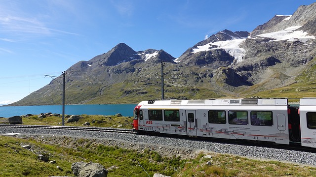 산맥을 오르는 기차