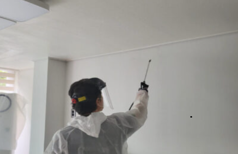 습기 걱정 없는 깨끗한 장마철 집 곰팡이 예방법 관련 이미지