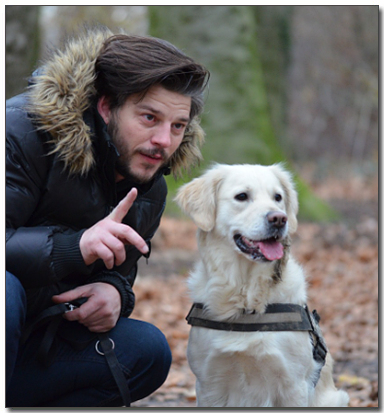 주인과 함께 훈련중인 래브라도 리트리버