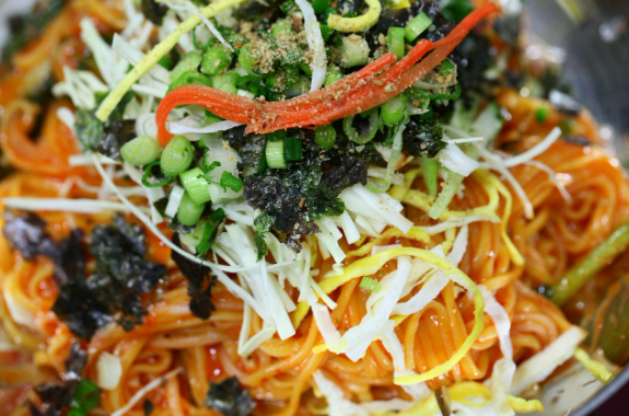 사라지는 제철 음식 문화: 사계절의 맛을 기억하는가?