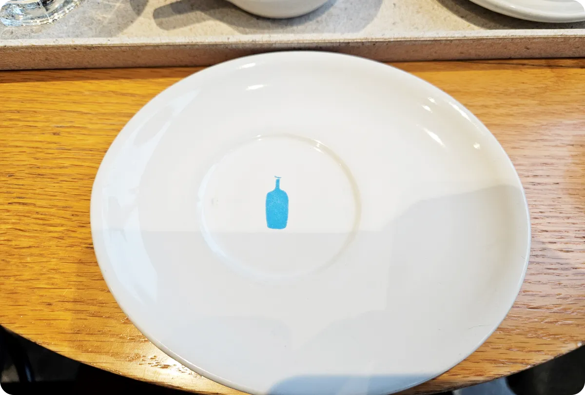 블루보틀-압구정-카페-커피받침잔-블로보틀-디자인