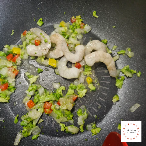 야채와 새우 웍에 볶기