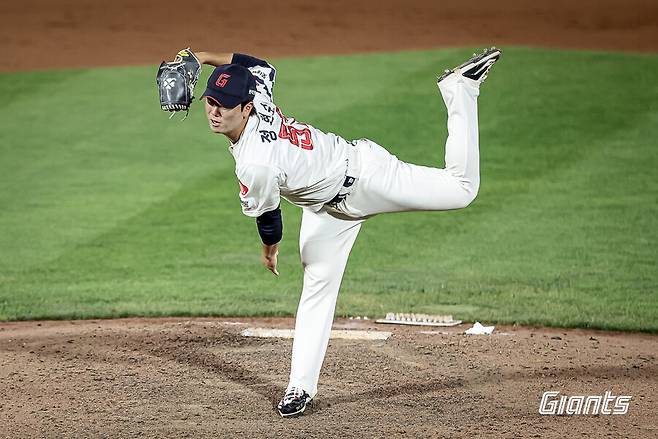 리그 1위 투수로 손꼽히는 우완 투수가 선발 등판해 안정적인 제구력