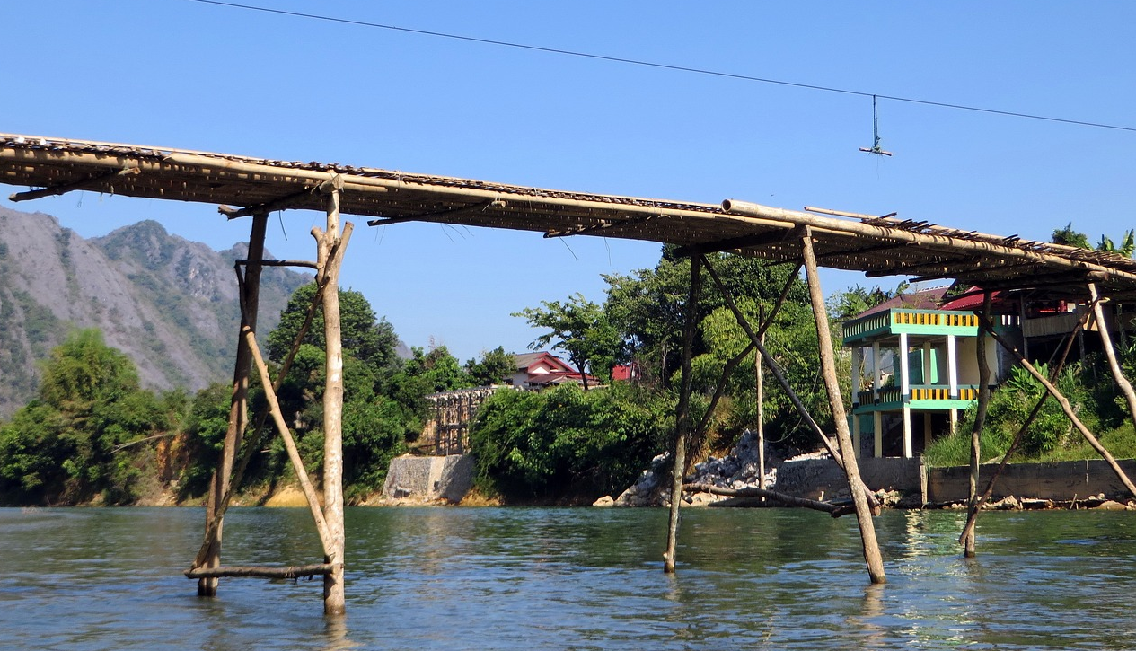 방비엥 나무 다리