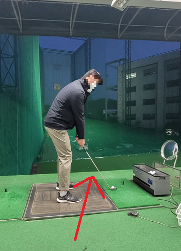 몸 뒤쪽에서 찍는 골프 스윙 측면 카메라 각도