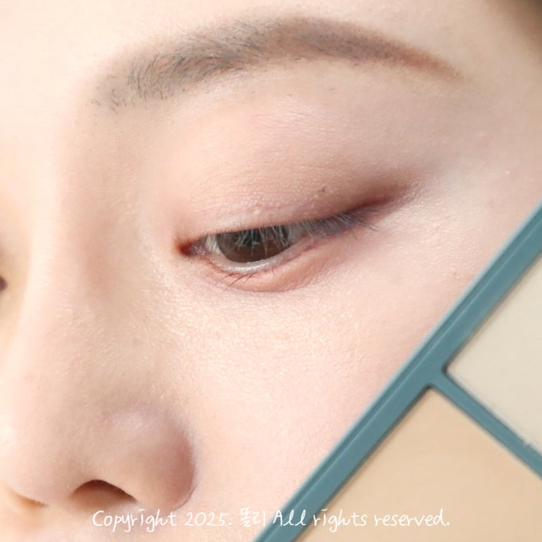 올리브영에서 여름뮤트가 사용하기 좋은
쉐딩 올리브영추천템 찾는다면
에뛰드 그림자쉐딩 03 재조명 강추
