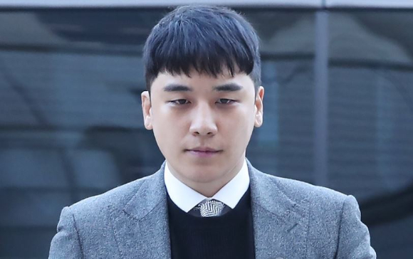 지난 2020년 1월 13일 승리가 서울중앙지법에서 열린 구속 전 피의자 심문(영장실질심사)을 받은 뒤 법원을 나서고 있다. [사진=연합뉴스]