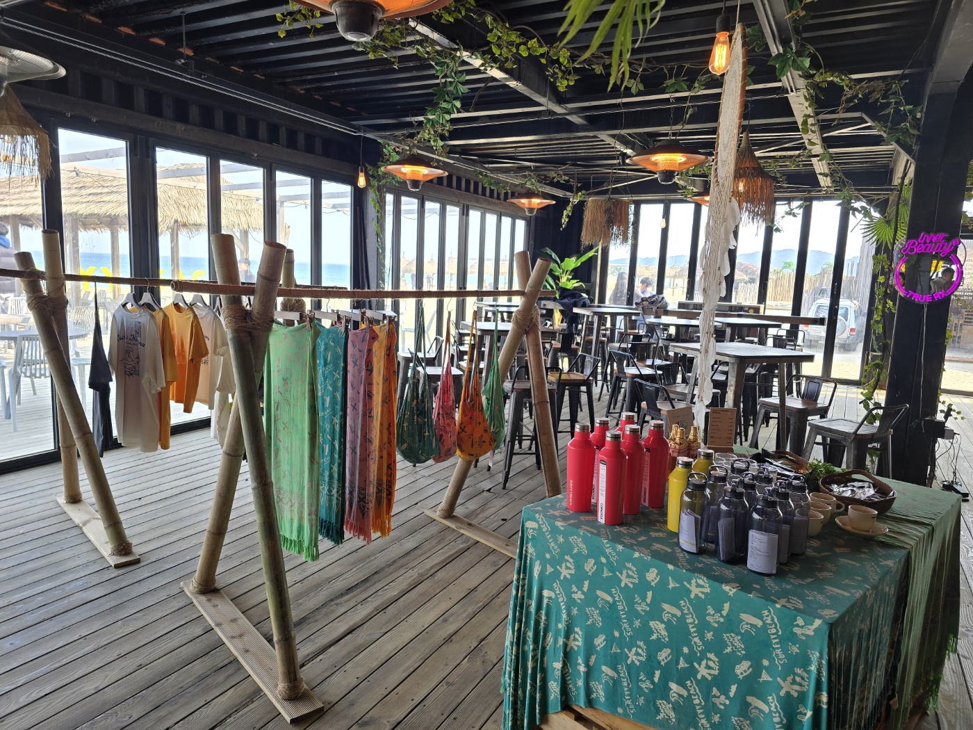 서피비치 실내 매장모습