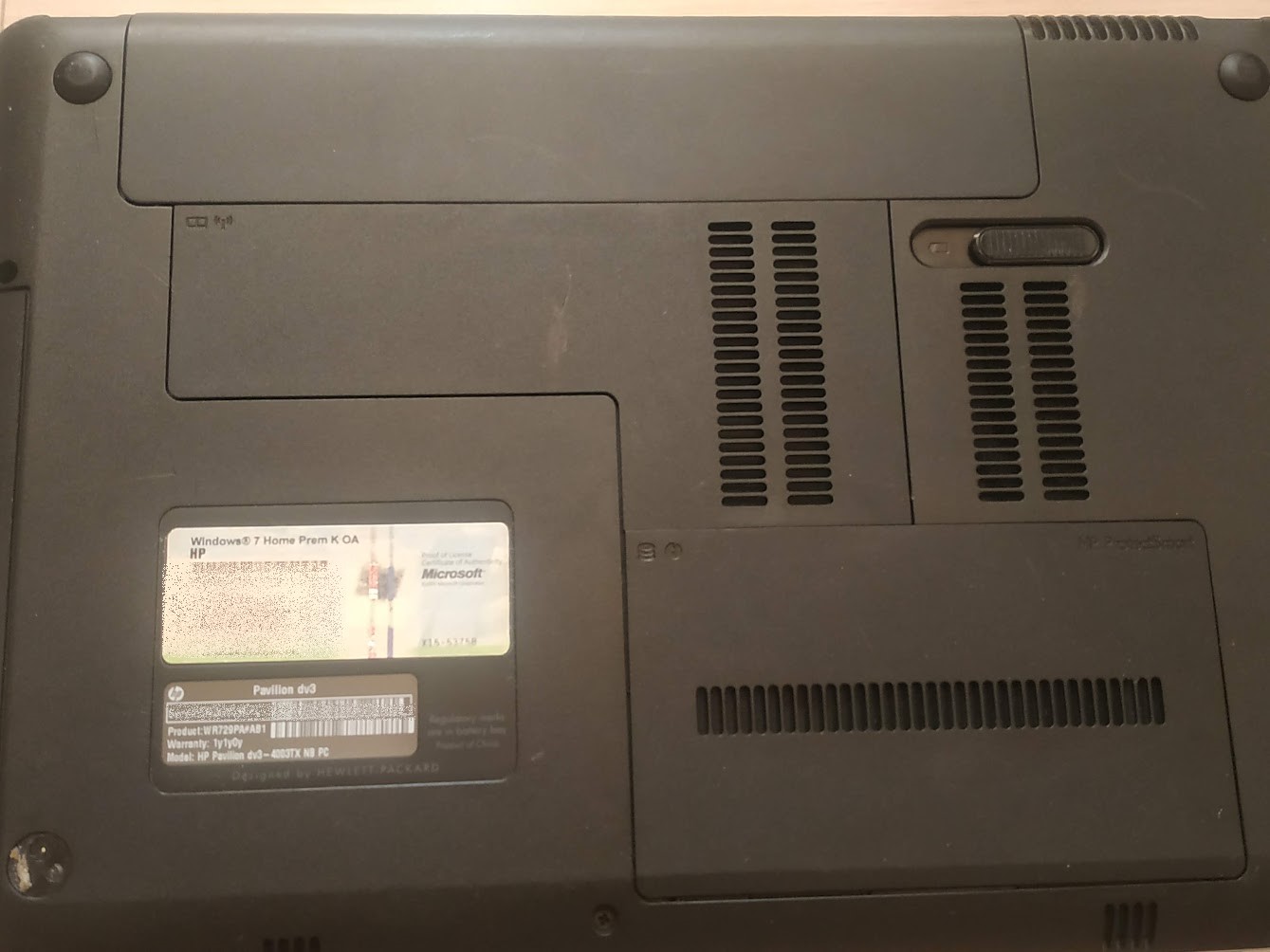 HP Pavillion DV3 노트북 후면