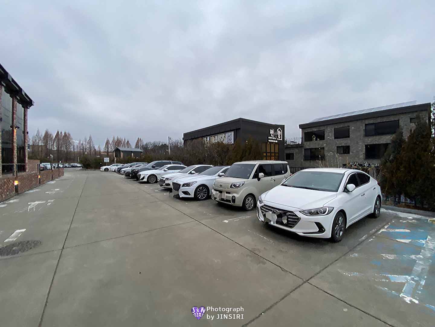 ๊นํฌ ์์ด ๋ฒ ์ด์ปค๋ฆฌ ์๋ฌผ์ ๋ํ ์นดํ ์์ธ๊ทผ๊ต ๋๋ผ์ด๋ธ ๊ธ๋ฆฐ๊ณต์