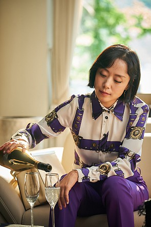 미란과_대화를_나누는_연희