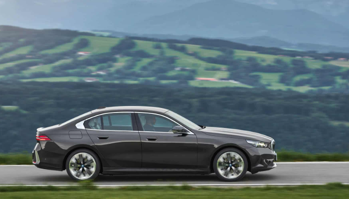 BMW 550E 플러그인 하이브리드 가격 제원 출시일 2025