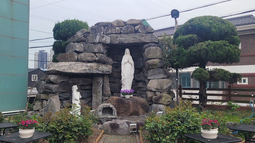 아산 온양용화동성당 성모동산 성모상 사진