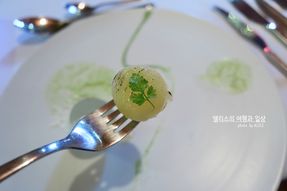 제주 전통 5성급 호텔 씨에스 다이닝 레스토랑 크리스마스 특별한 코스메뉴