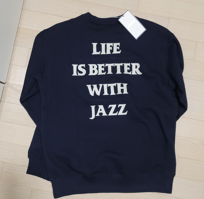 헤지스 티셔츠 뒷면