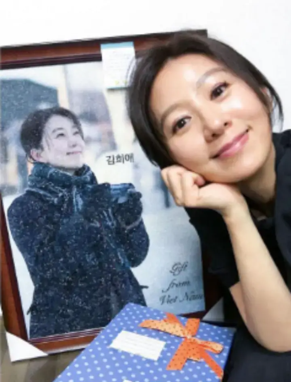 배우-김희애-사진