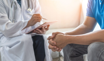 의사와 상담하는 환자