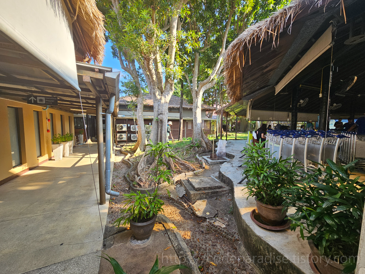 ๊ณตํญ ๋ด๋ถ ์ ์