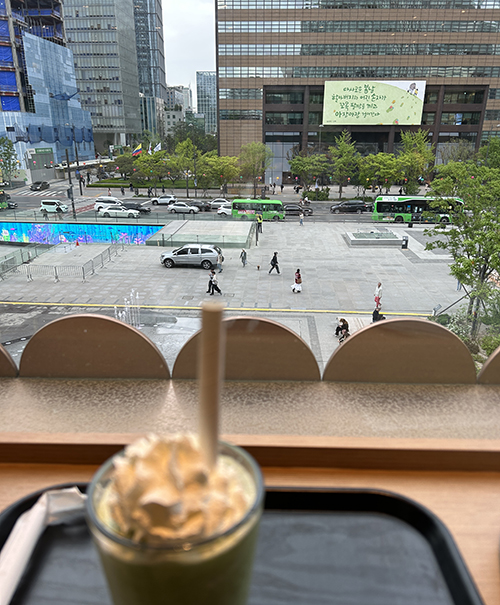 스타벅스-광화문점-창가자리2