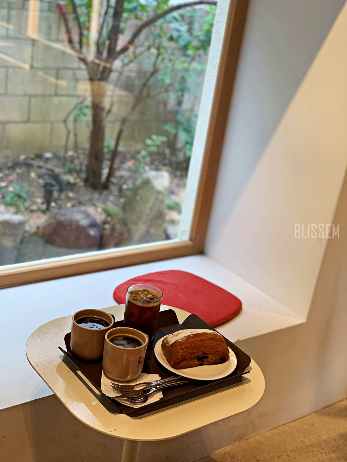 용산카페-삼각지카페-정원카페-예쁜카페-카페추천-피요르드-용리단길카페-정원-후식-시나몬롤-브라우니