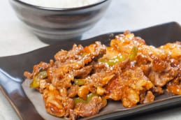 제육볶음 그릇에 진열되어 있는 인포그래픽3