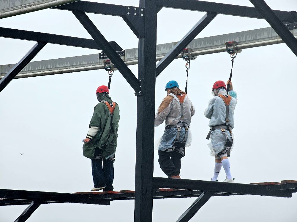 여수예술랜드 스카이워크를 체험하고 있는 KBS 개그콘서트 출연진들5