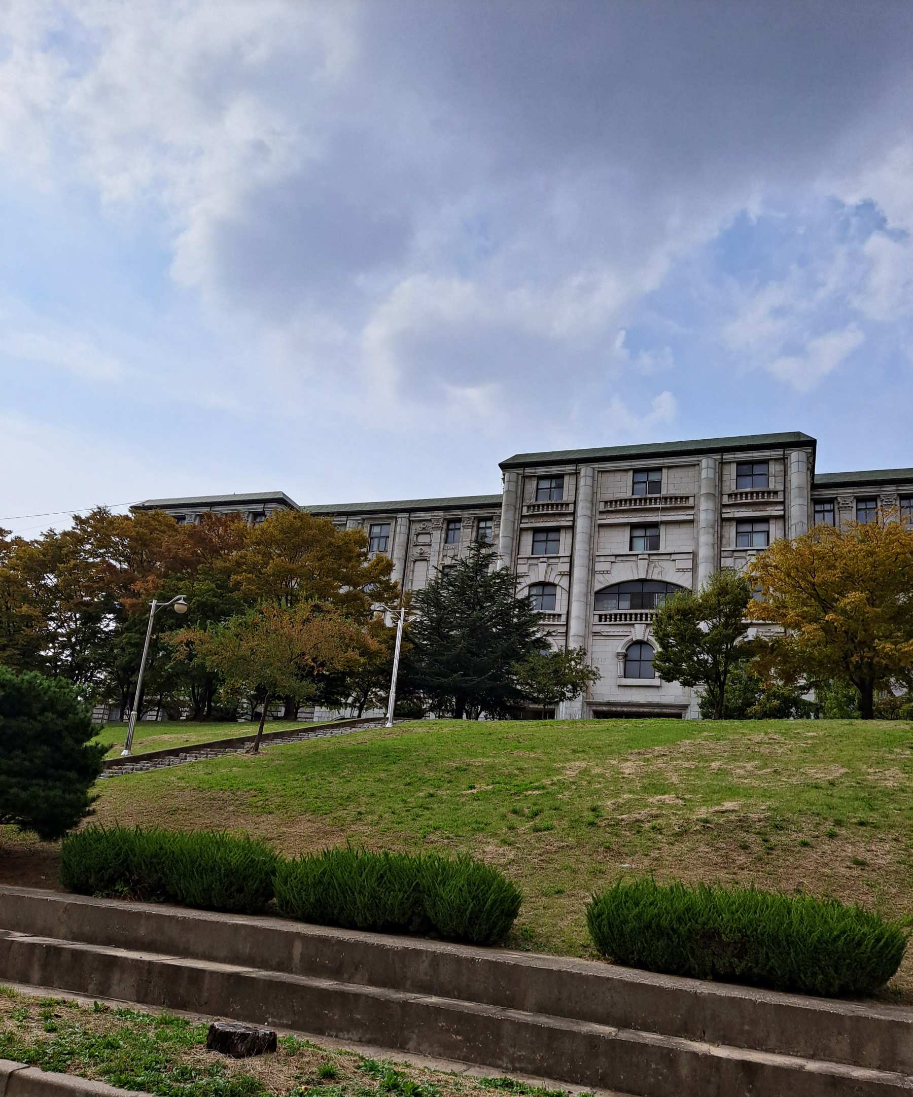 석조건물이 보이다