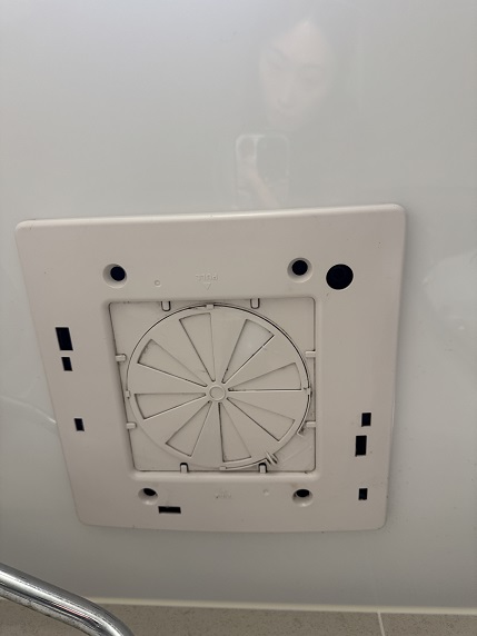 청소 후 깨끗해진 환풍기 사진