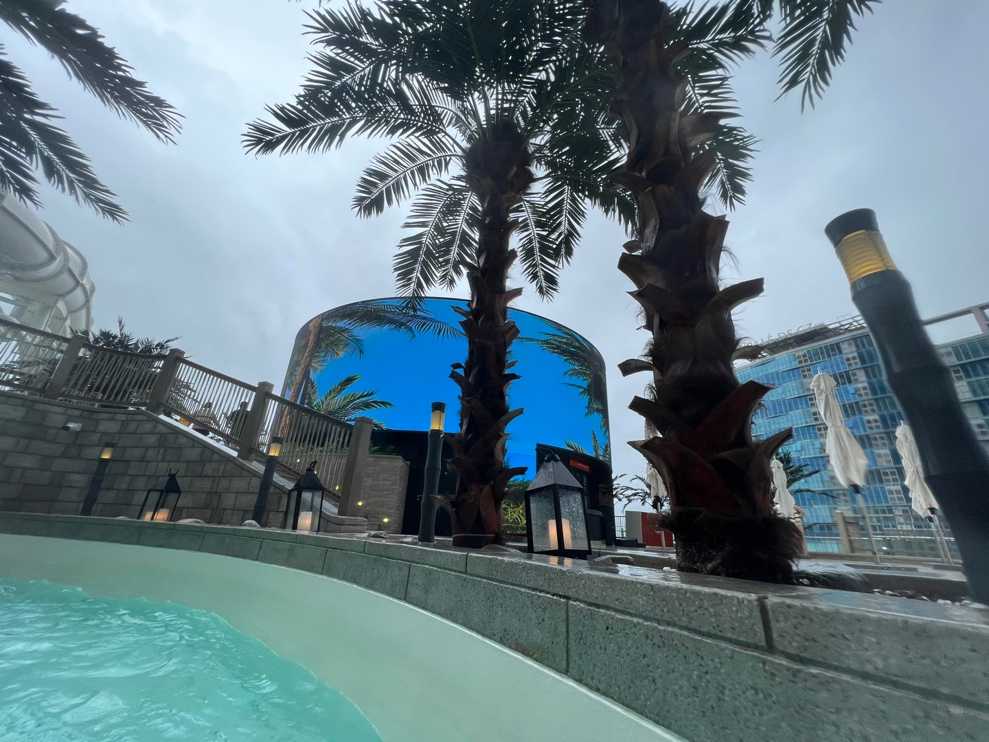 클럽디오아시스 야외 모습, 유수풀을 탔을때 보이는 모습입니다.