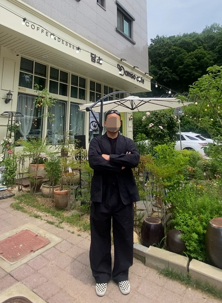데일리룩('26. 6. 3.)오클리 선글라스 아이자켓 리덕스, 지유 X 엔지니어드 가먼츠 코드레인 재킷 팬츠 셋업, 쿨탠다드 티셔츠, 반스 체커보드 슬립온