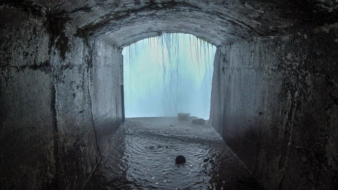 저니 비하인드 더 폴스 (Journey Behind the Falls)