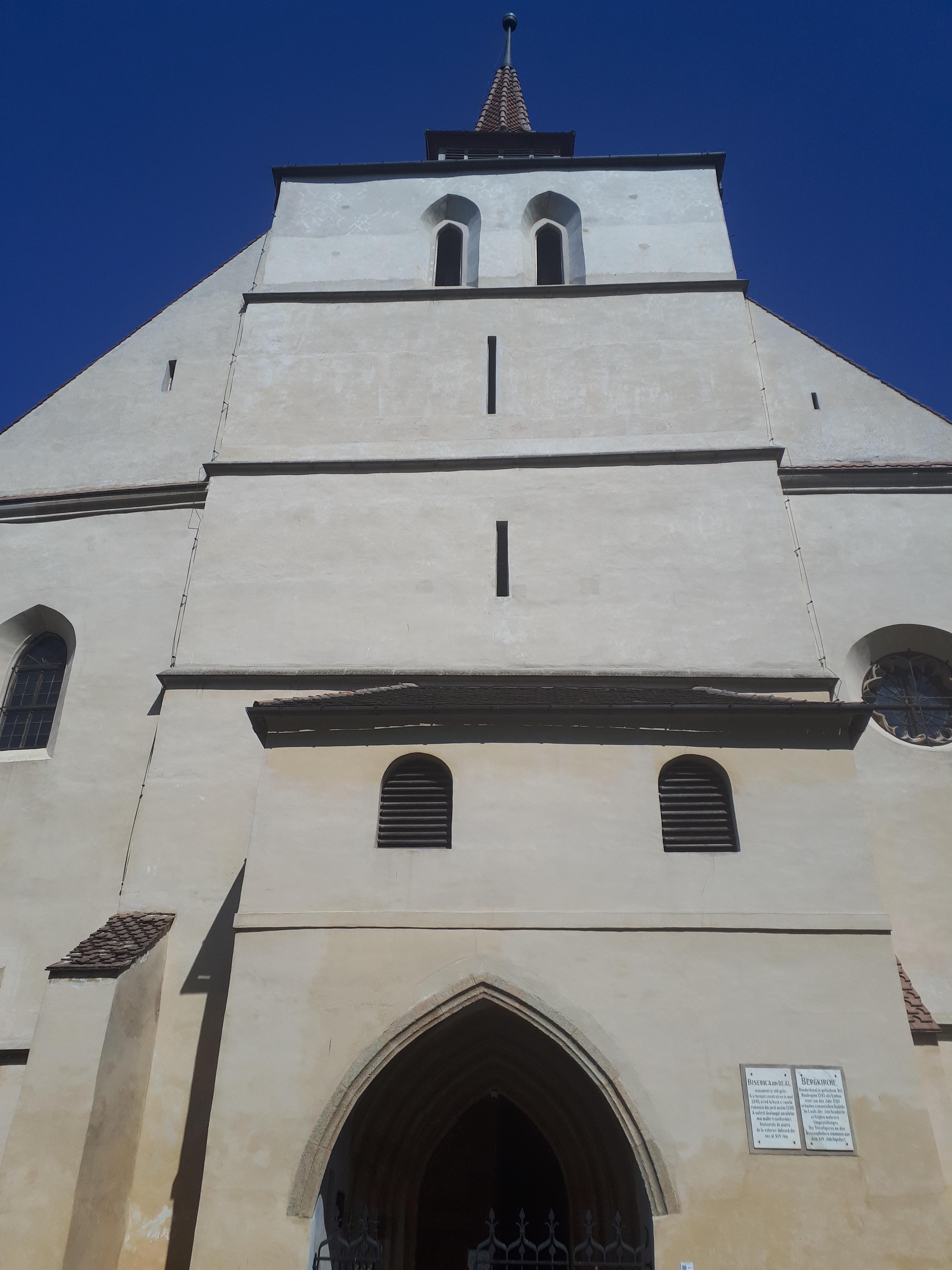 루마니아 시기쇼아라 덮인 계단 오른 후 만난 산상 교회 뒷편