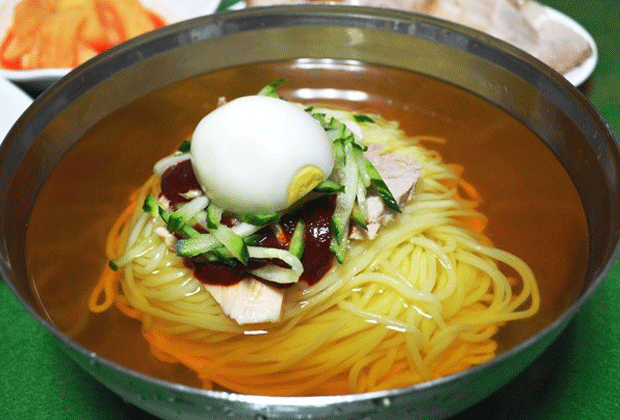 제주도 여행지 - 제주 맛집 향토음식점 추천 올래국수, 가시아방, 국수의전설, 김희선몸국, 산방식당(모슬포본점), 닐모리동동, 흑돼지구이집 하영