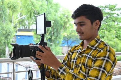 하루에 한 컷만 올리는 직업? 슬로우 콘텐츠의 세계